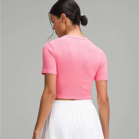 Lululemon Hold Tight Straight-Hem Cropped T-Shirt NWT - Picture 2 of 5